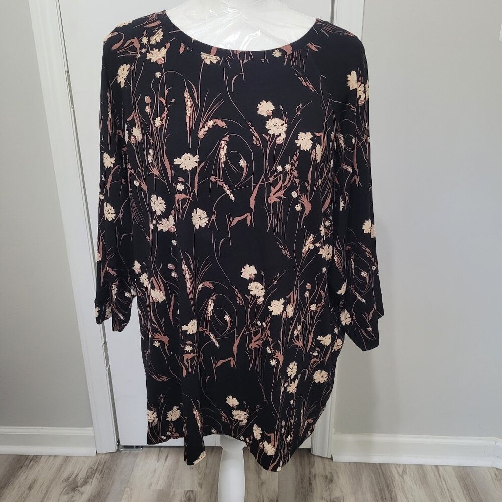 Masai flowered blouse with button down back